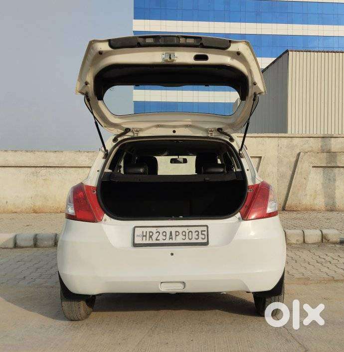 Maruti Suzuki Swift Lxi Optional-o, 2017, Petrol