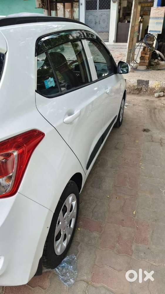 Hyundai Grand I10 Sportz, 2015, Petrol