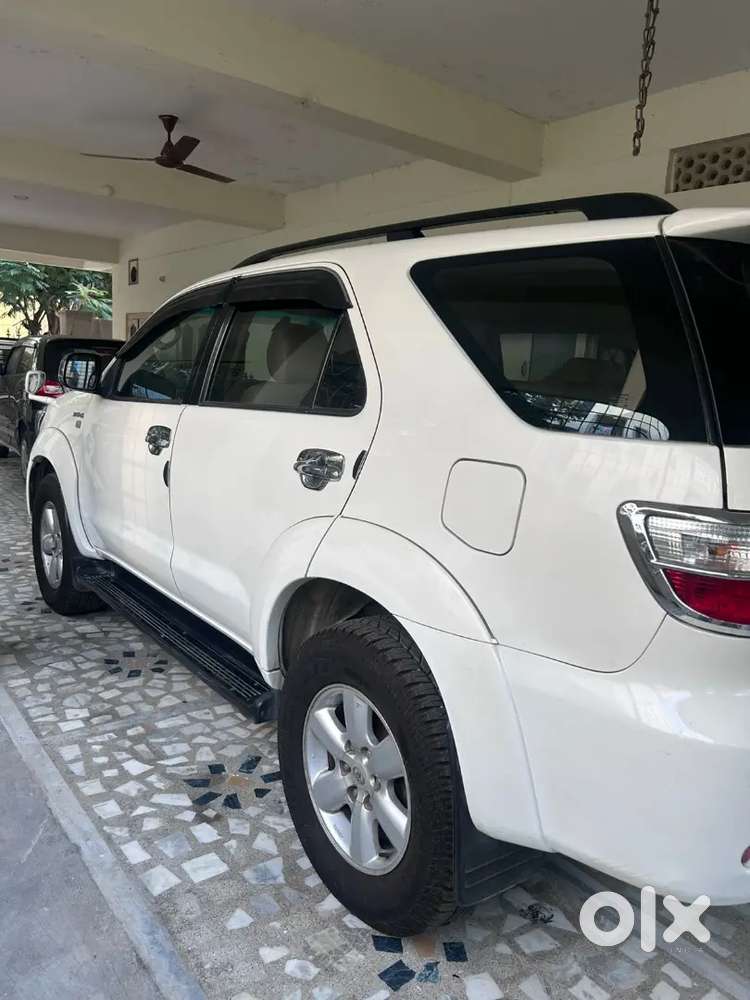 Toyota Fortuner 2011 Diesel 98000 Km Driven