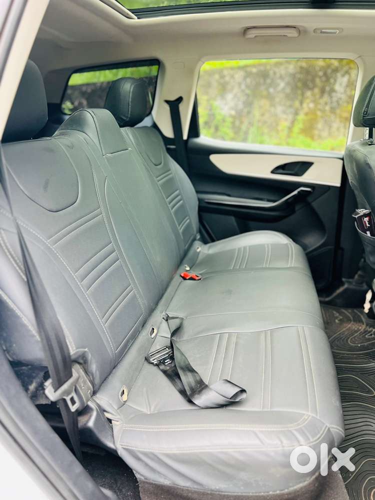 Mahindra Xuv700 Ax5 Petrol Mt — 2021 Ga