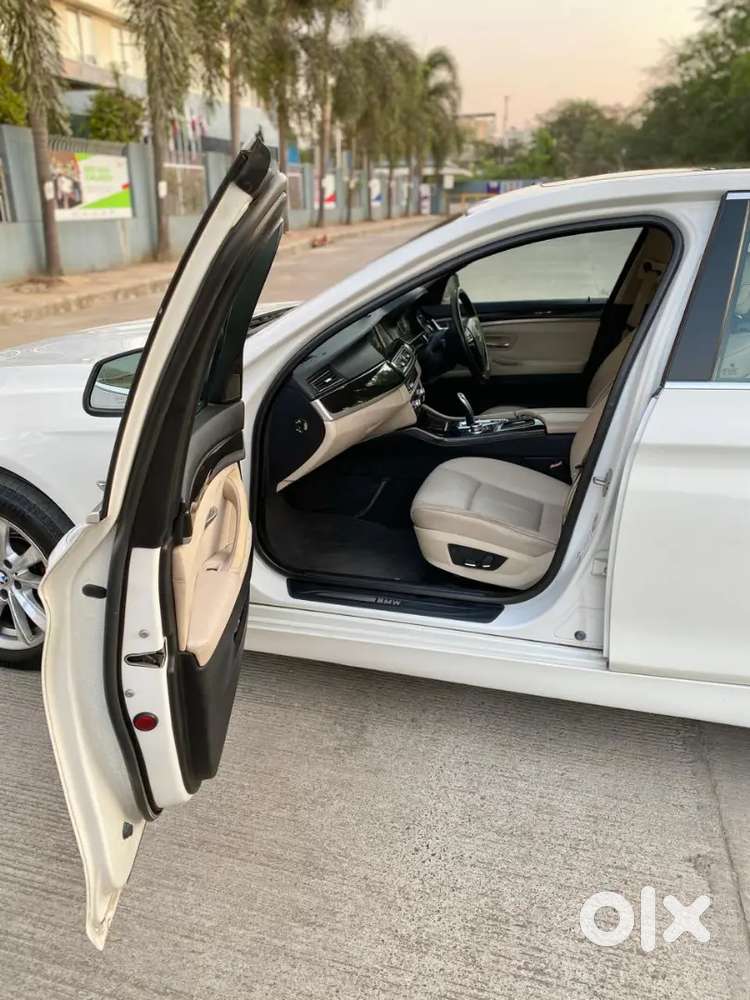 Bmw 5 Series 520d 2012 कार