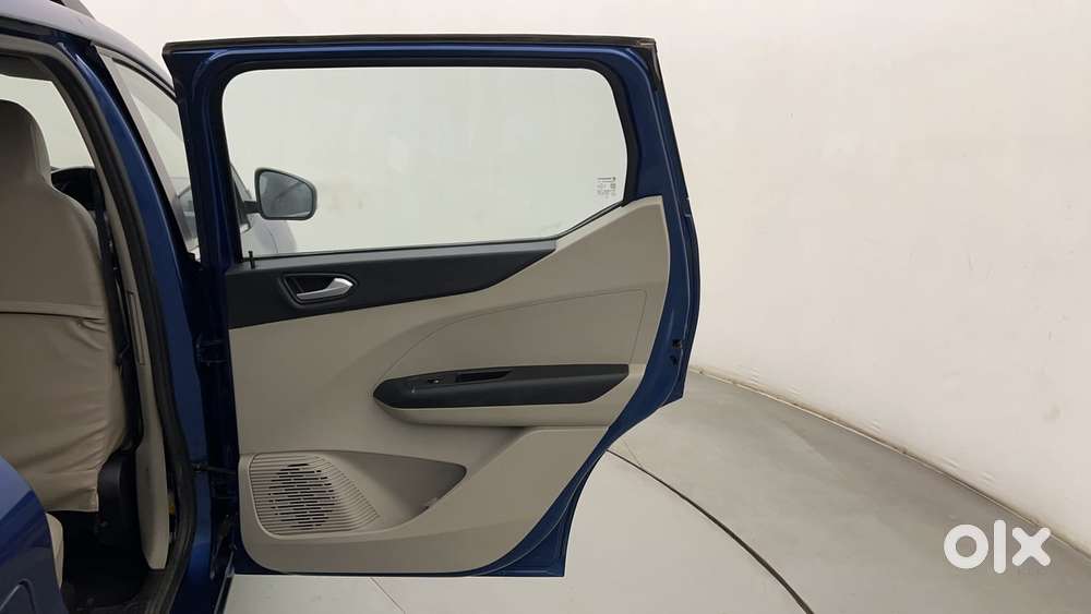 Renault Triber Rxz, 2022, Petrol