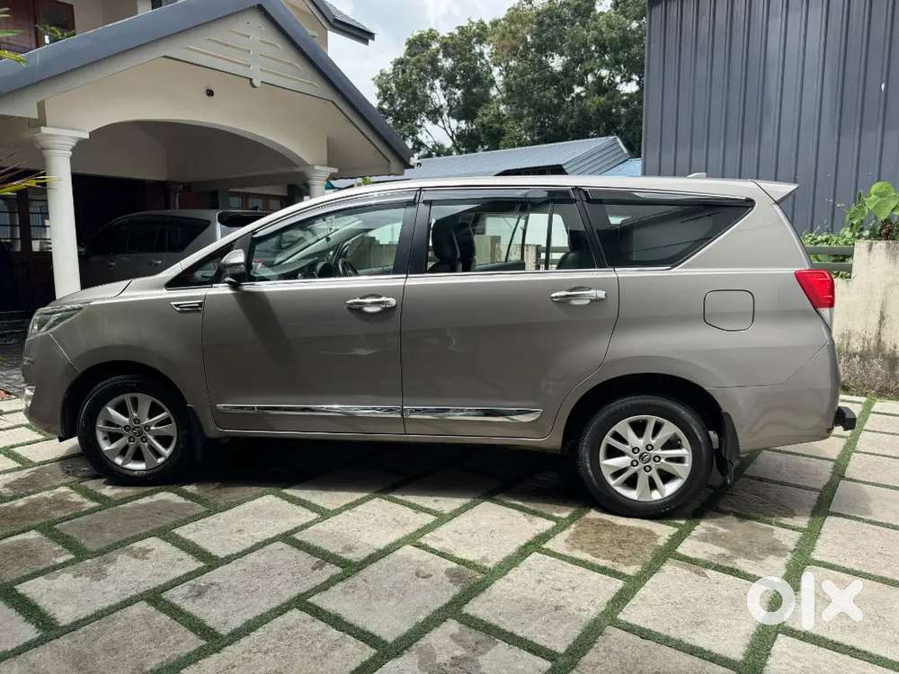 Toyota Innova Crysta 2.8g+ 2019