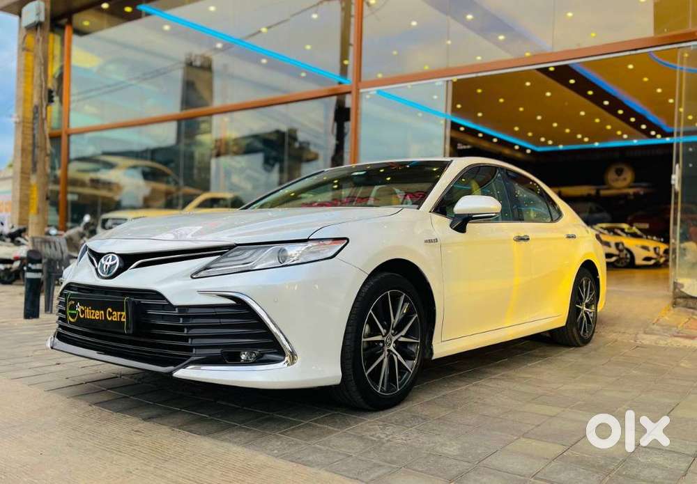 Toyota Camry Hybrid, 2022, Petrol