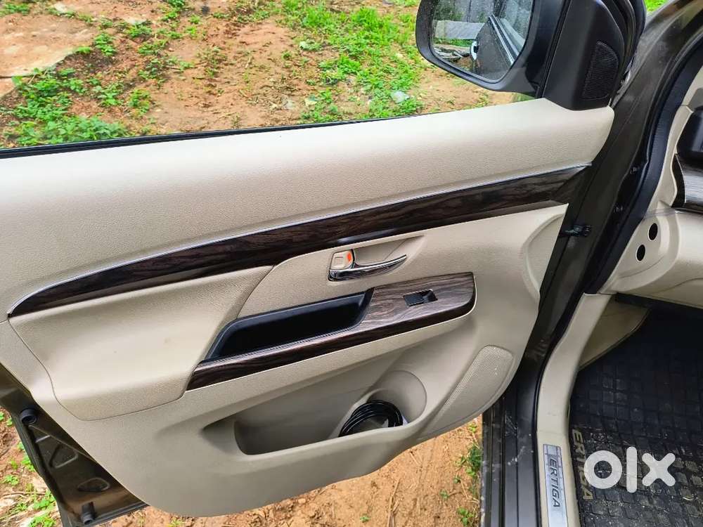 Maruti Suzuki Ertiga Zxi+ At Shvs | 25,175 Km | Automatic