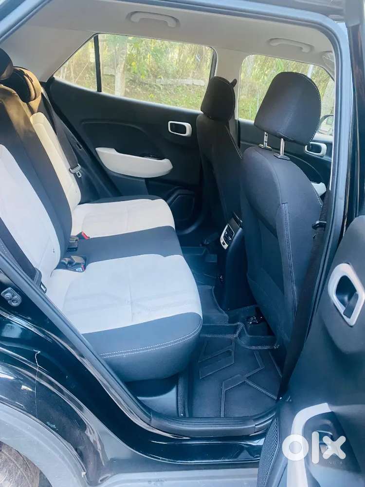 Hyundai Venue 2024 Petrol 18000 Km Driven