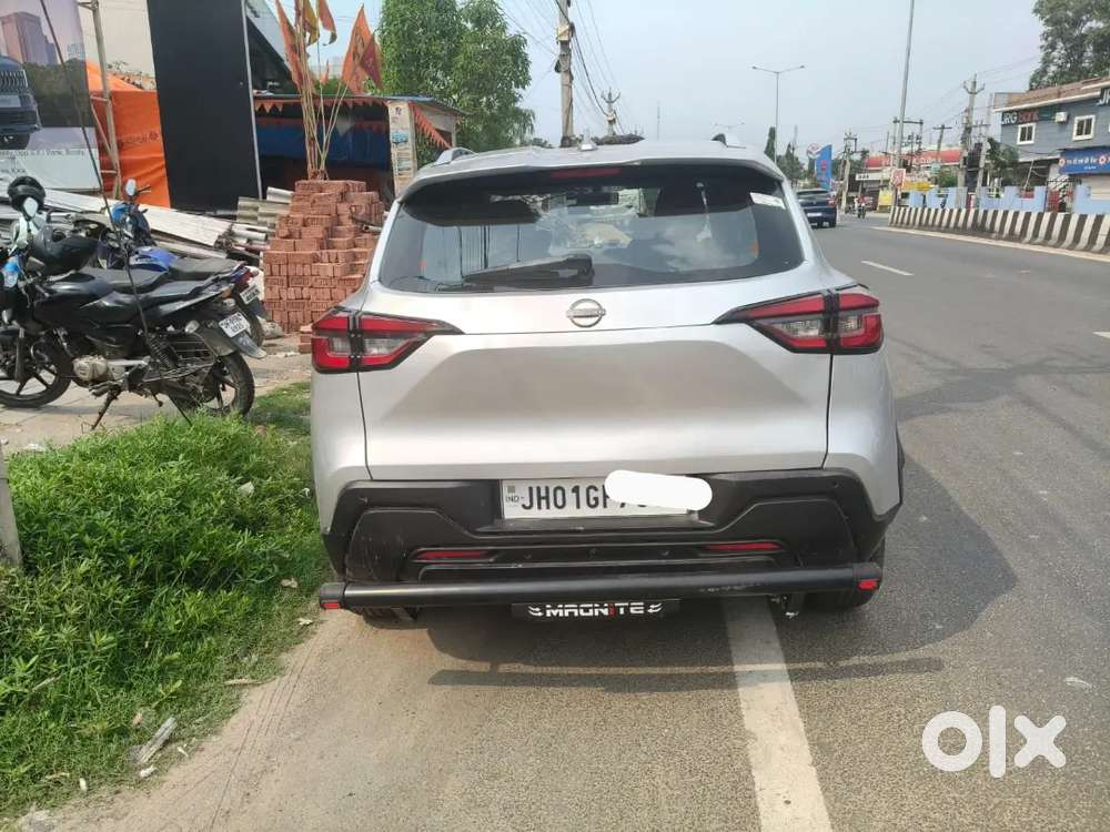 Nissan Magnite Visia Plus Silver Color