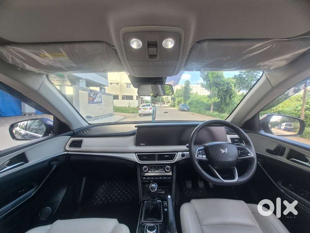 Mahindra Xuv700 2.0 Ax 7 Petrol Mt Str, 2024, Petrol