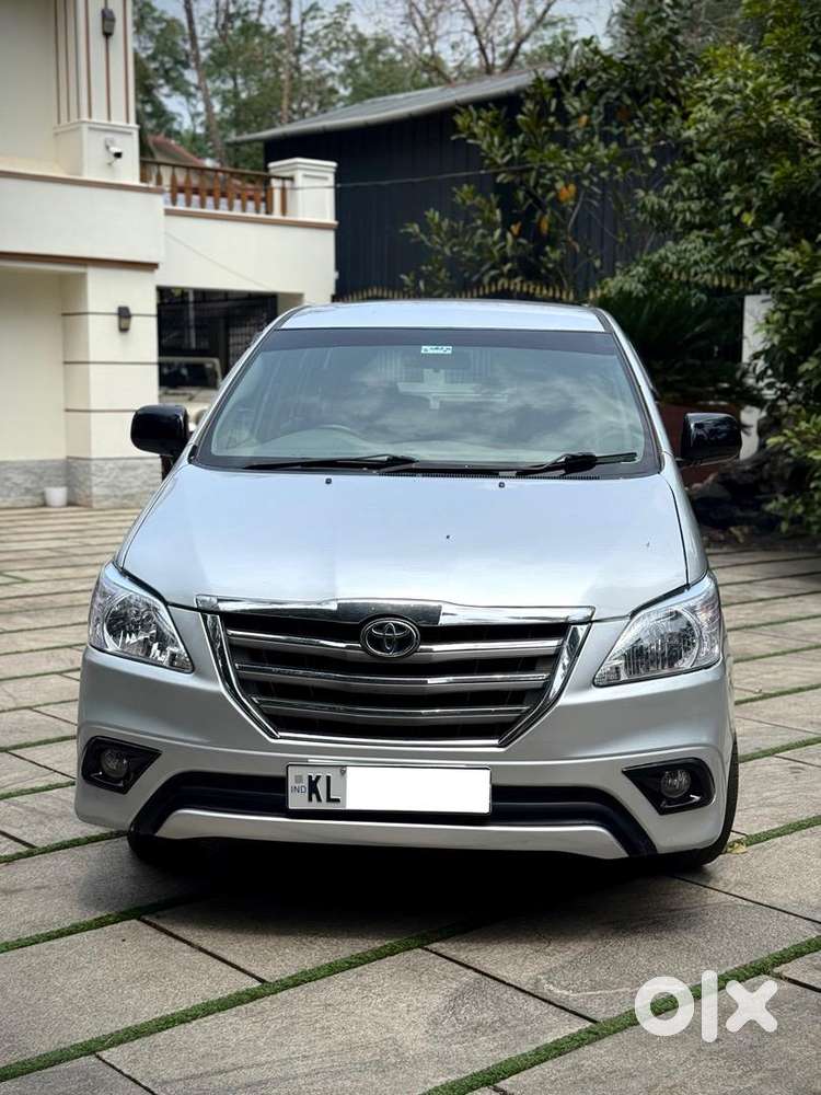Toyota Innova 2010 8 Seater