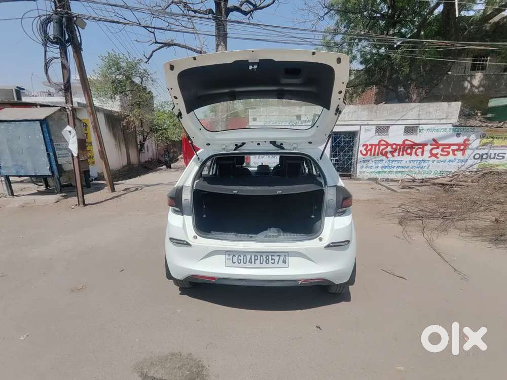 Tata Altroz 2023 Petrol 14958 Km Driven