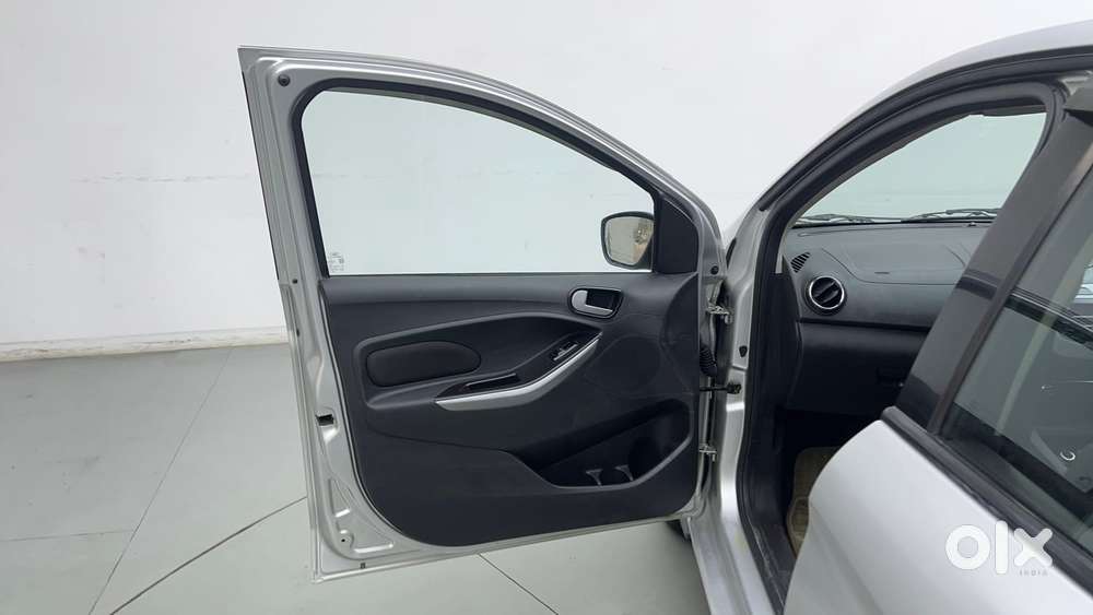 Ford Figo Petrol Titanium, 2015, Petrol