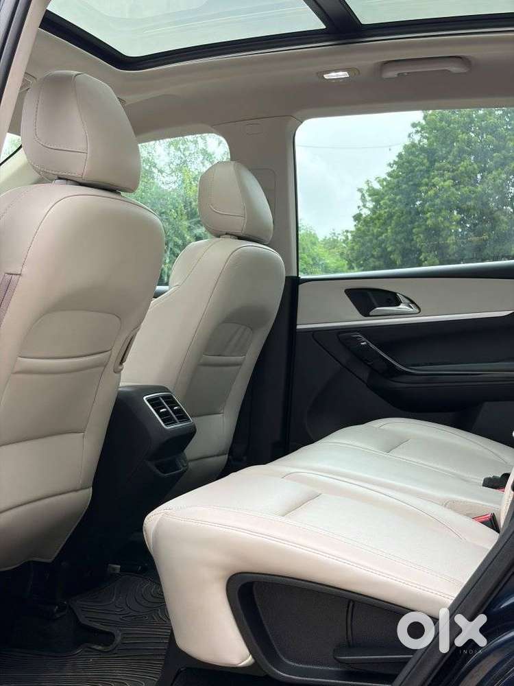 Mahindra Xuv700 2.0 Ax 7 Petrol At Luxury Pack Str, 2026, Petrol