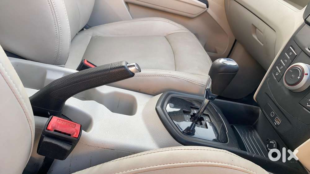 Mahindra Xuv300 1.2 W6 Amt Petrol, 2022, Petrol