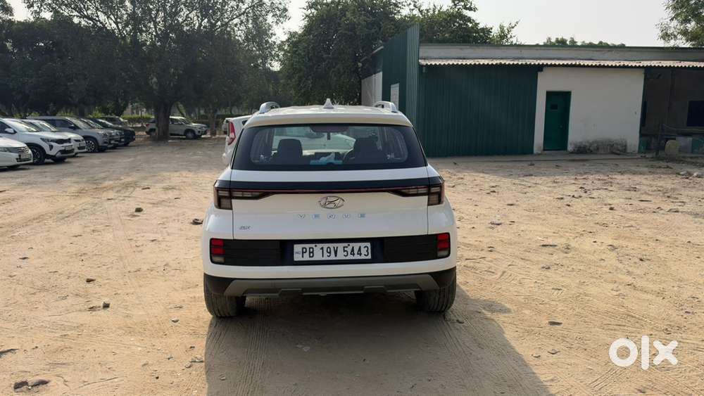 Hyundai Venue Petrol Manual 2023