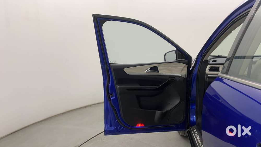 Mahindra Xuv700 2.2 Ax 7 Diesel At Luxury Pack Str, 2021, Diesel