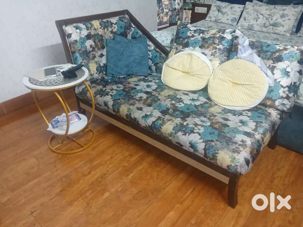 6 ft wooden couch