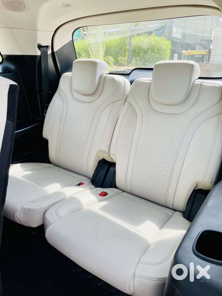 Mahindra Xuv700 2.2 Ax 7 Diesel Mt Luxury Pack Str, 2023, Diesel