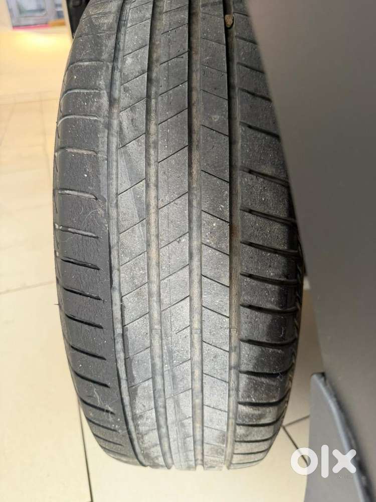 Hyundai Venue 2021 Petrol 67000 Km Driven