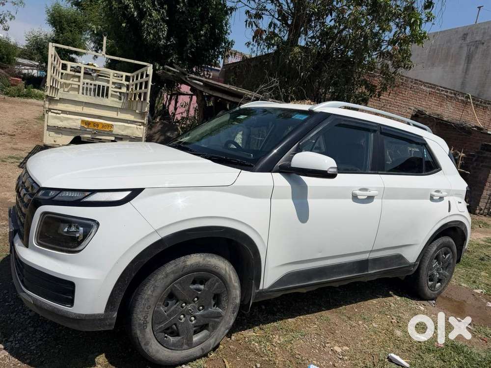 Hyundai Venue 2024 Petrol 40000 Km Driven