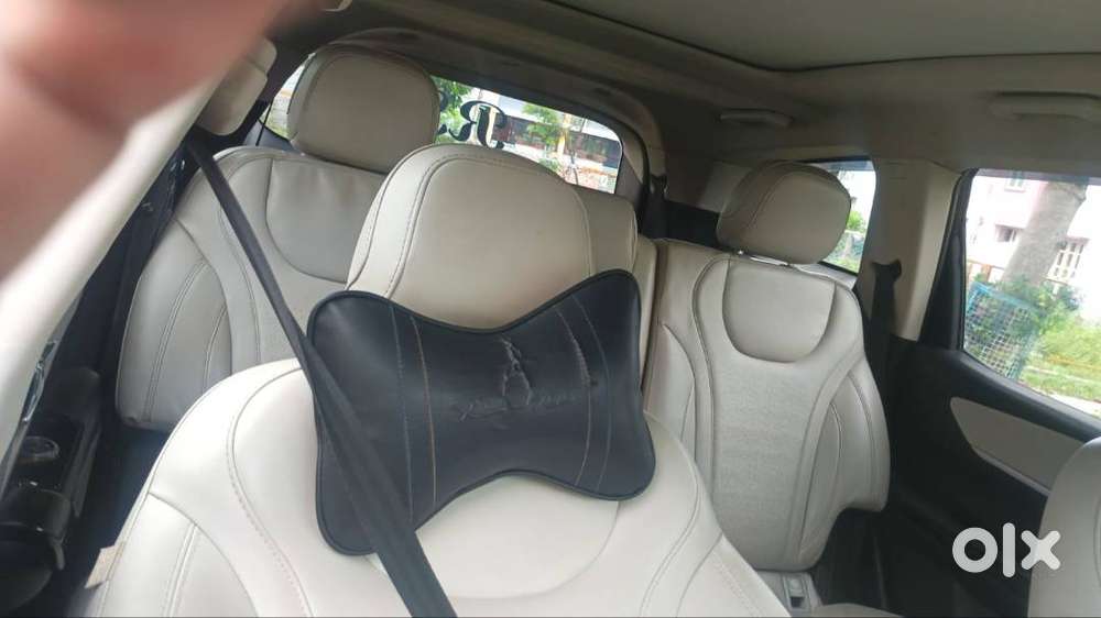 Mahindra Xuv 700 Ax7 Dsl Mt 7 Seater