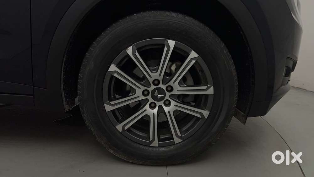 Mahindra Xuv700 2.2 Ax 7 Diesel Mt Luxury Pack Str, 2022, Diesel