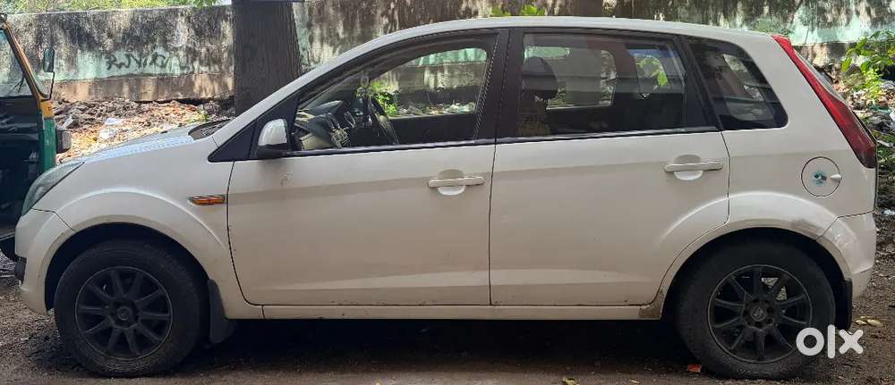 Ford Figo Zxi Petrol 2011
