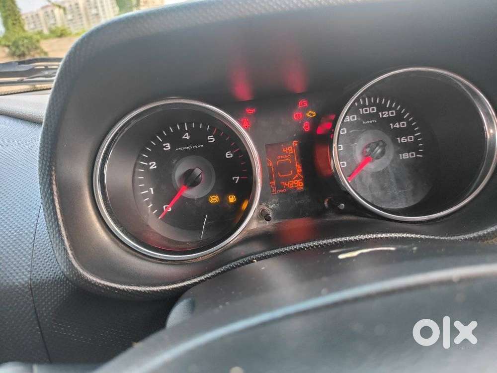 Mahindra Tuv 300 T8, 2018, Petrol
