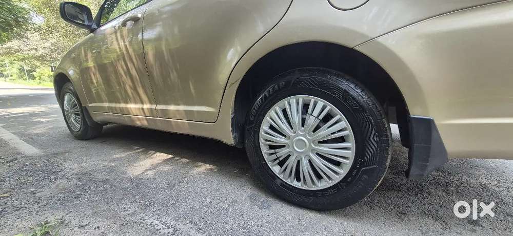 Maruti Suzuki Dzire 1.2 Vxi 2011