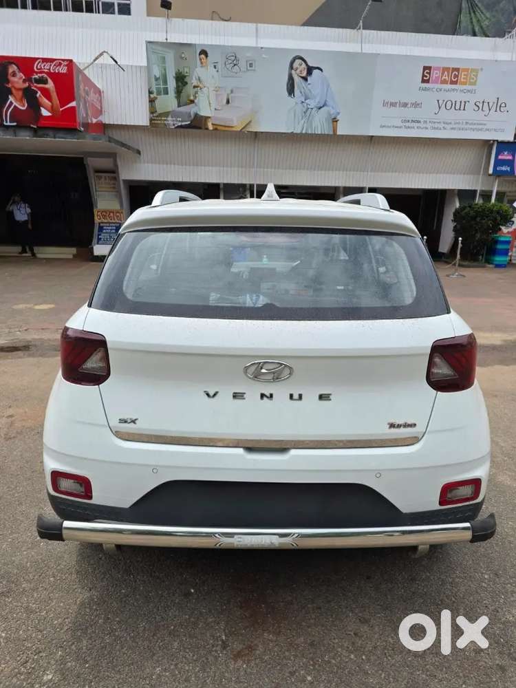 Hyundai Venue 2019 (white) Petrol Well Maintained And Condition