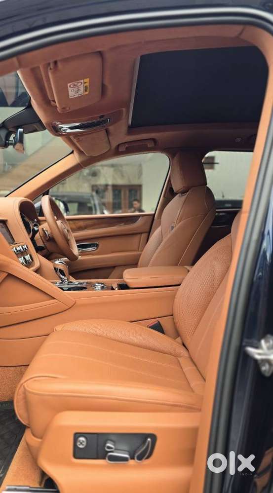 Bentley Bentayga V8 Petrol, 2023, Petrol