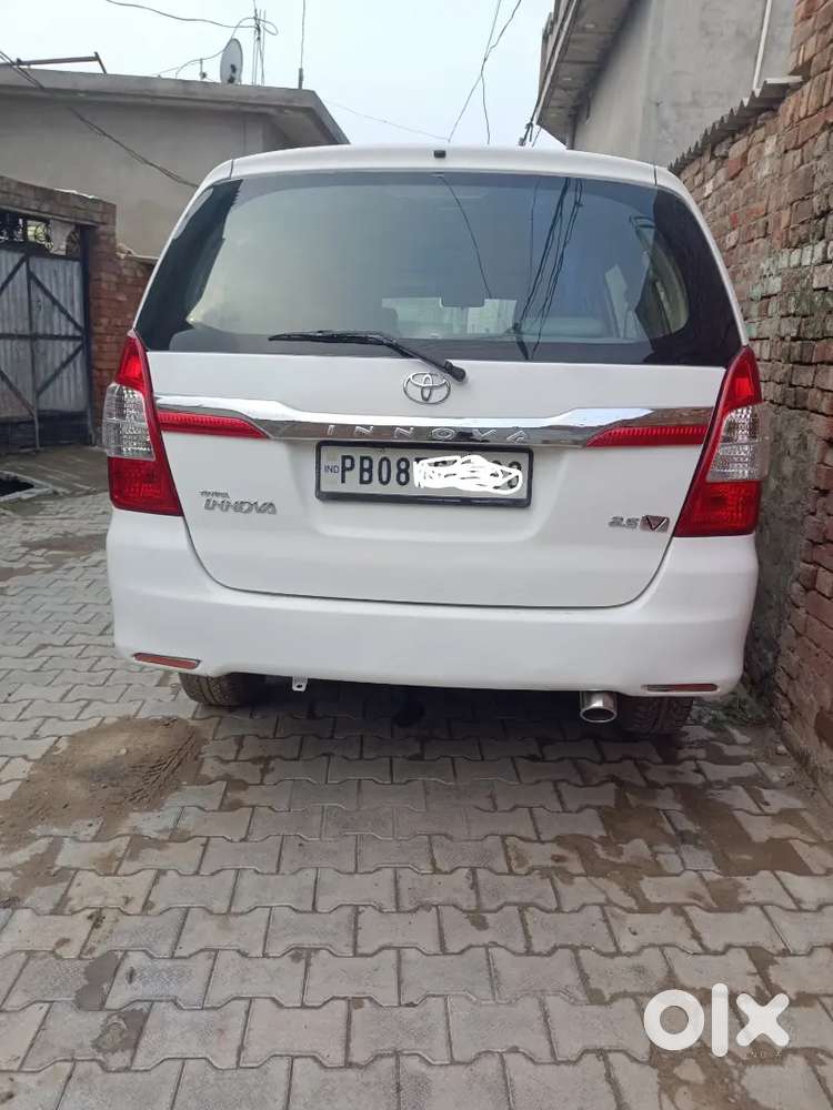 Toyota Innova Diesel 2010 - Reliable And Spacious