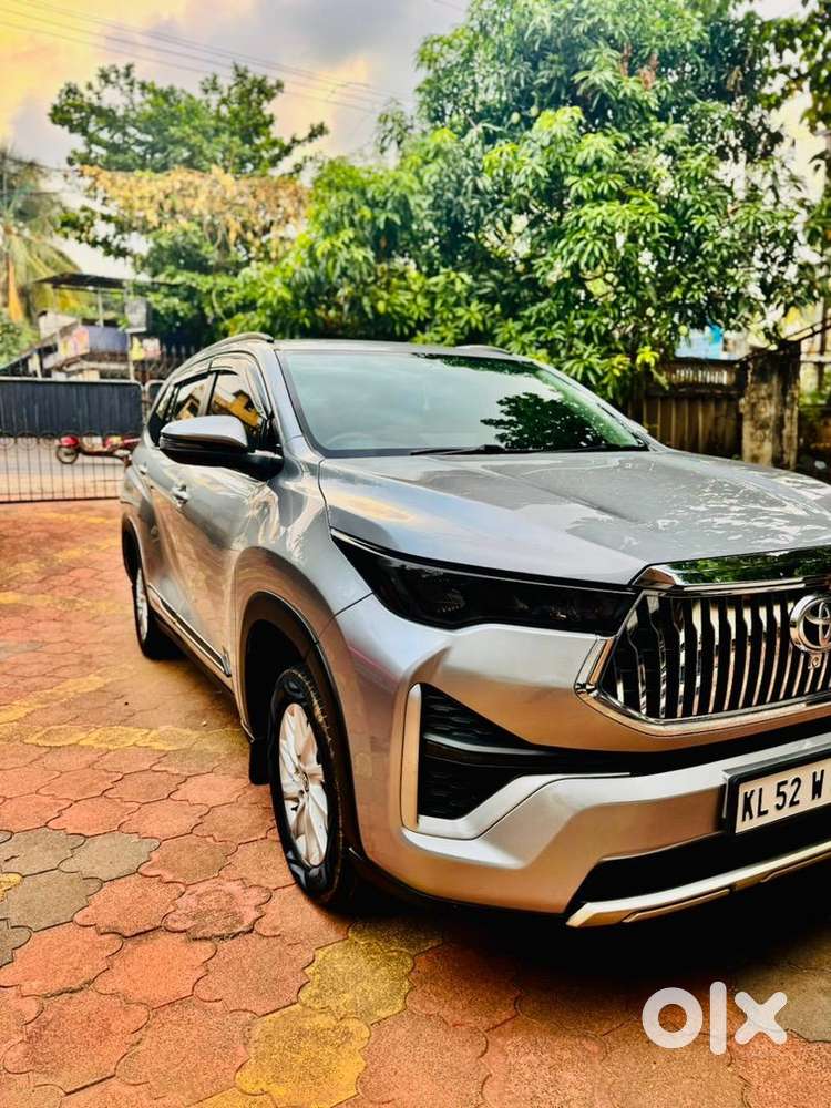 Toyota Innova Hycross 2023 Petrol Well Maintained