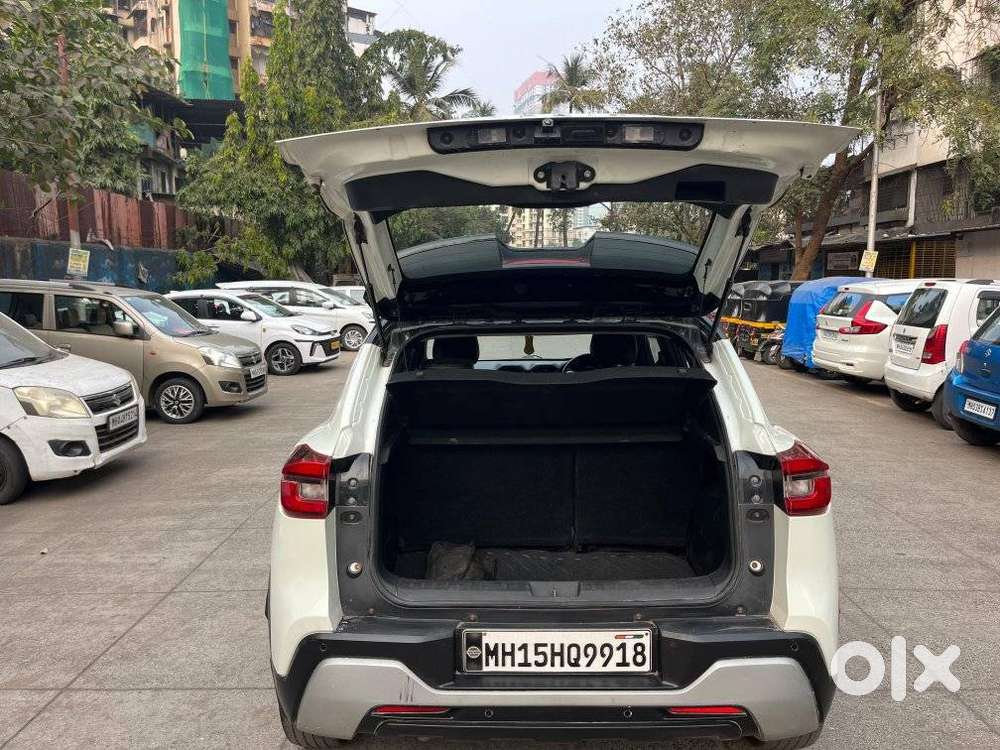 Nissan Magnite 1.0 Xv Premium, 2022, Petrol