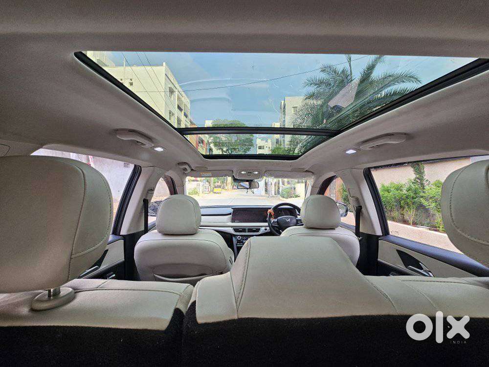 Mahindra Xuv700 2.2 Ax 7 Diesel At Str, 2022, Diesel