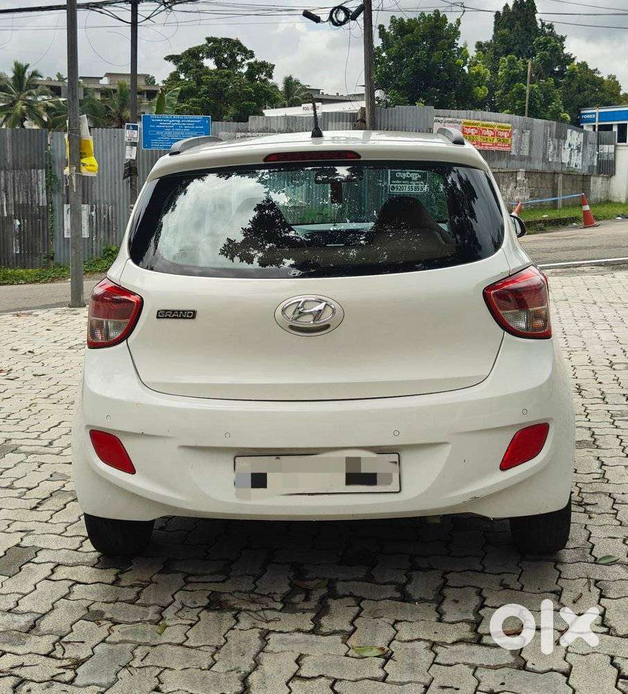Hyundai Grand I10 Crdi Sportz, 2015, Petrol