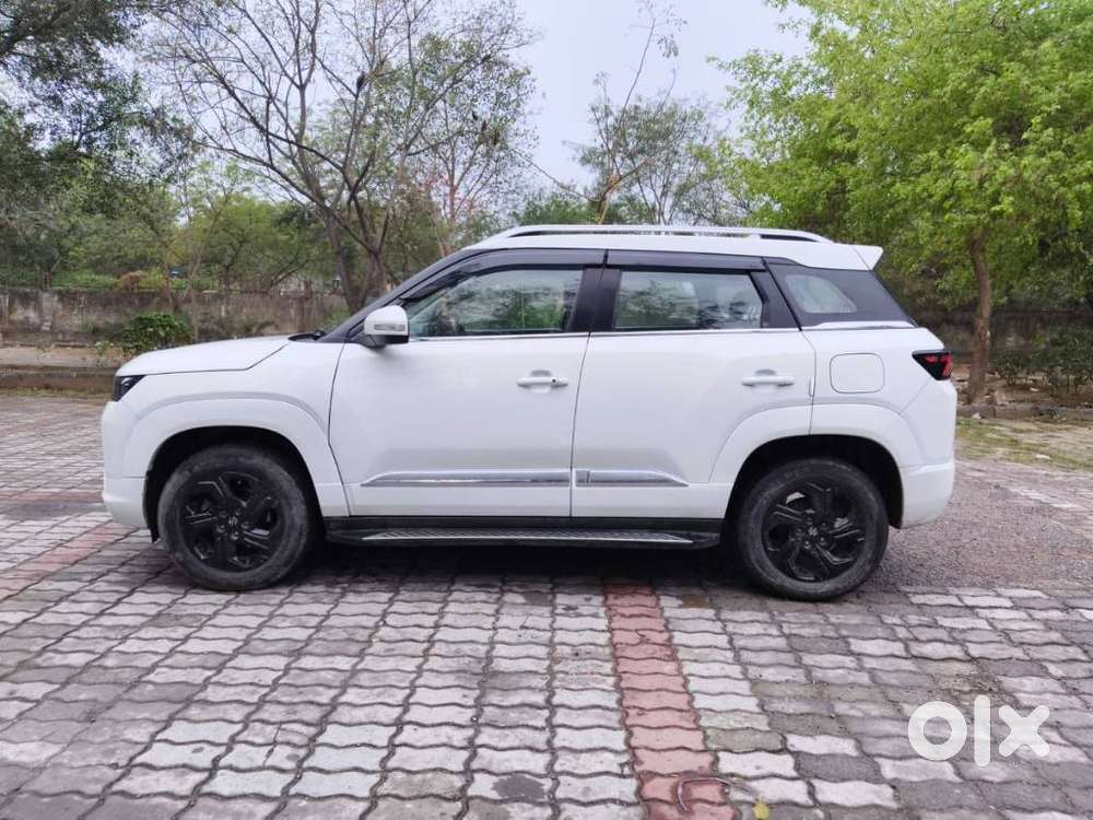 Maruti Suzuki Brezza 1.5 Zxi Smart Hybrid, 2023, Petrol