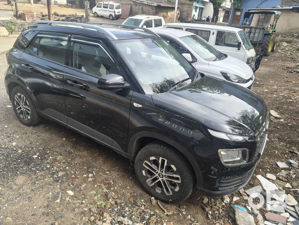 Hyundai New Venue 2024 Petrol Well Maintained