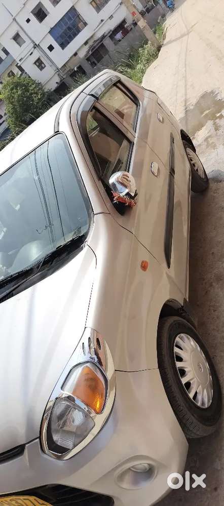 New Condition Car Gari Chalane Wala Koi Nahi Hai Gari Khari Rahti Hai.