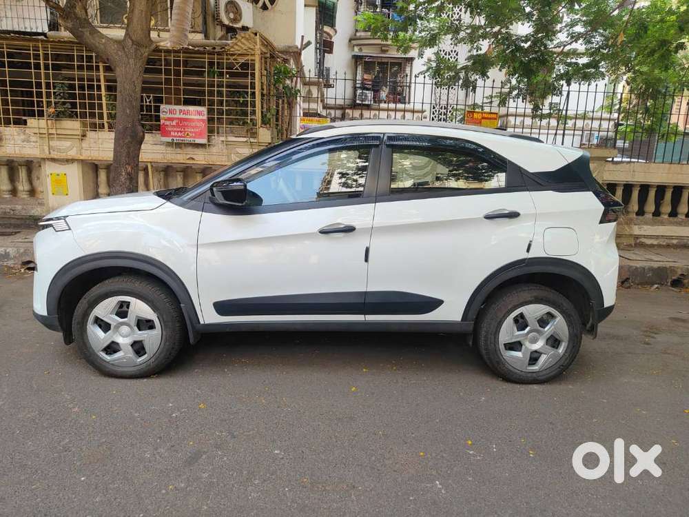 Tata Nexon Pure S Amt With Sunroof