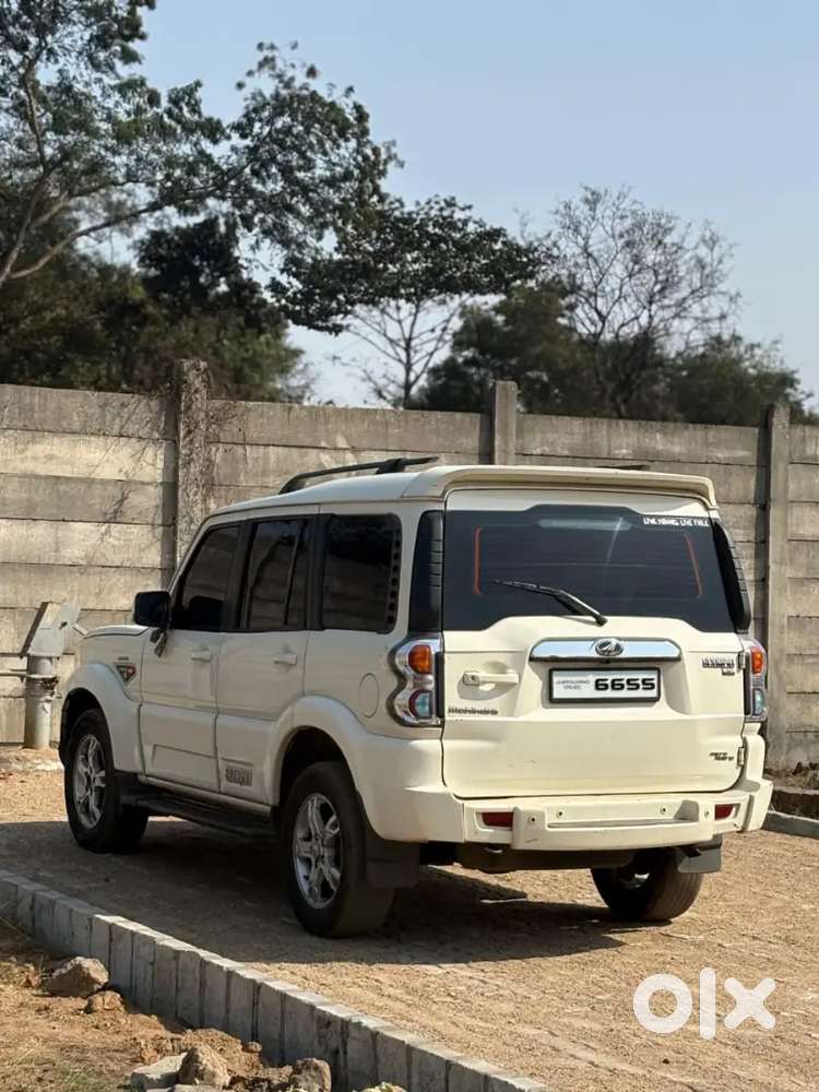Mahindra Scorpio 2015 Petrol 150000 Km Driven