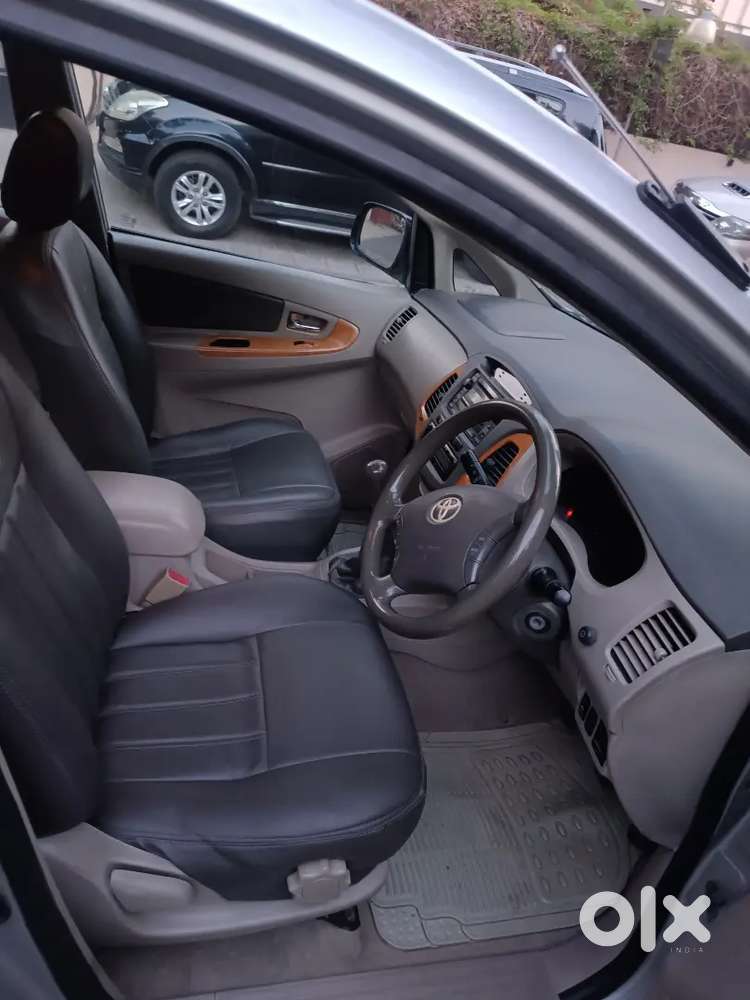 Toyota Innova 2011