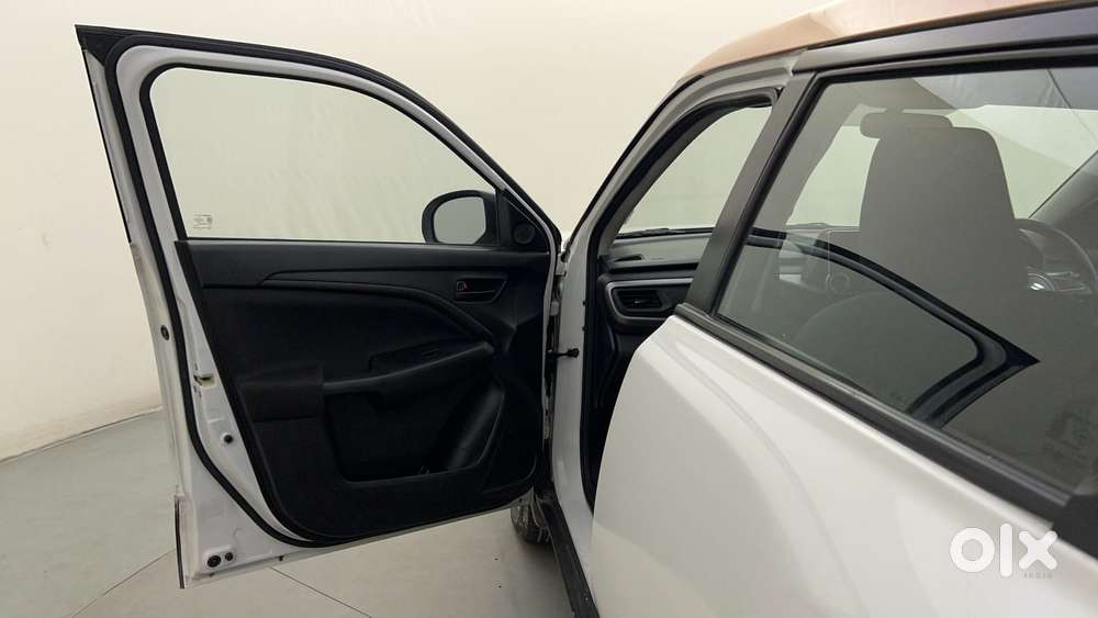 Maruti Suzuki Brezza Vxi At, 2022, Petrol