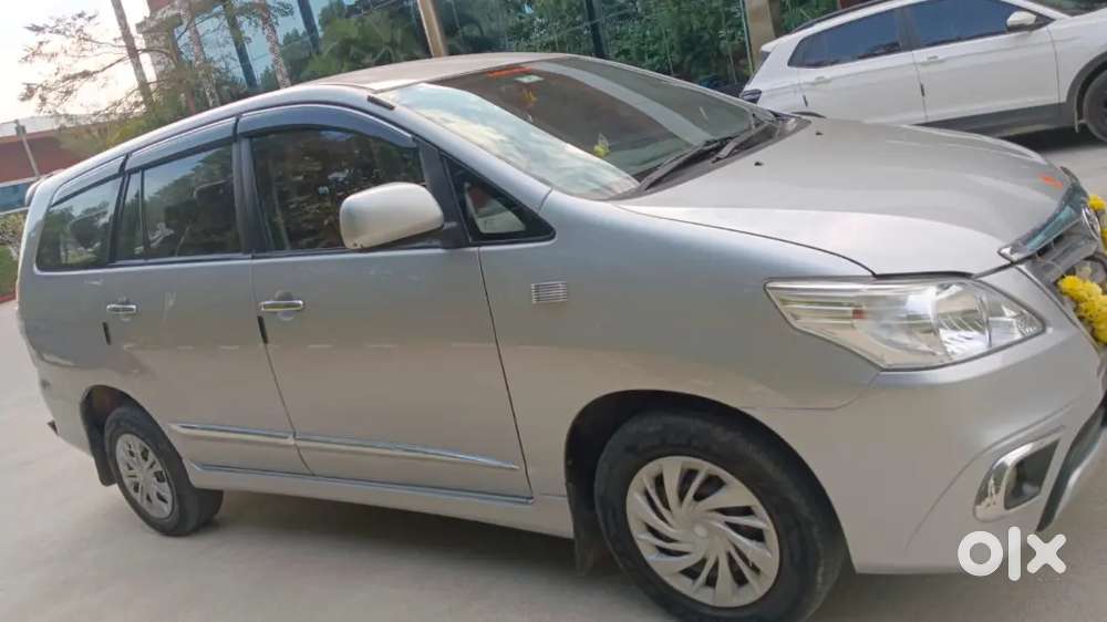 Toyota Innova 2015 Diesel 230000 Km Driven