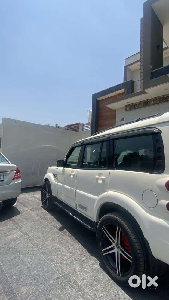 Mahindra Scorpio S5 Has Good Condition, New Tires And Wheels