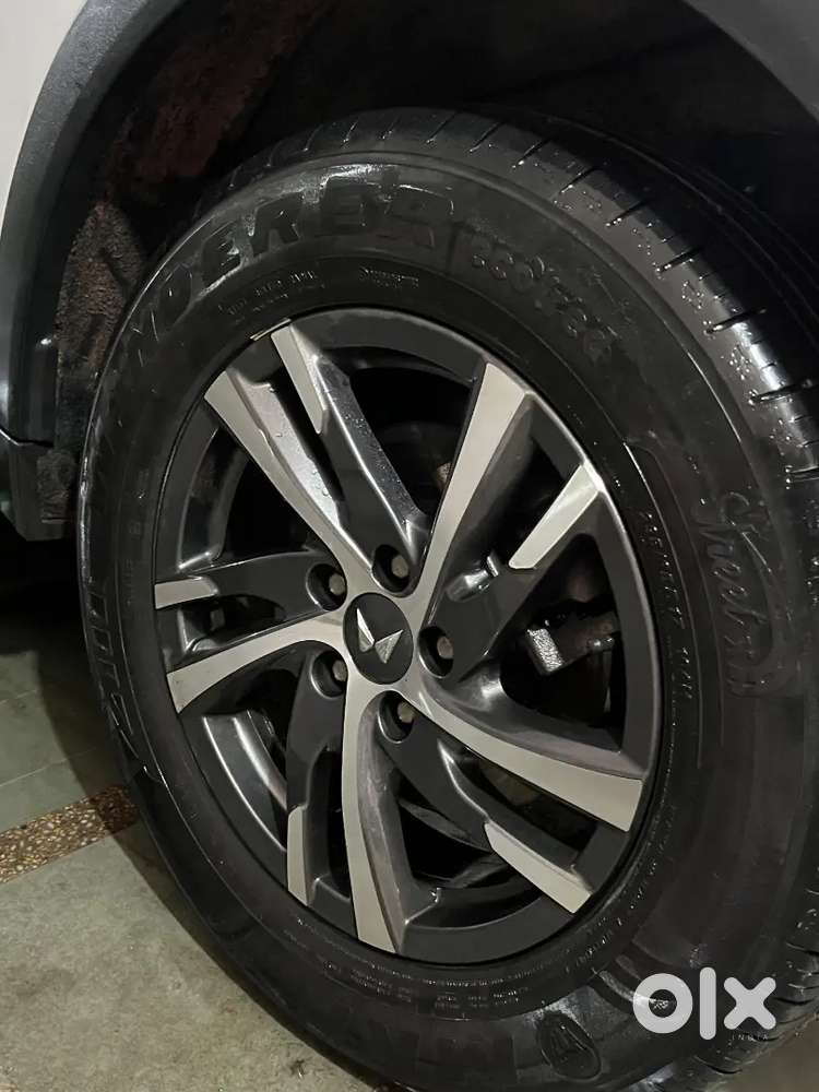 Mahindra Xuv700 2022 Petrol 22000 Km Driven