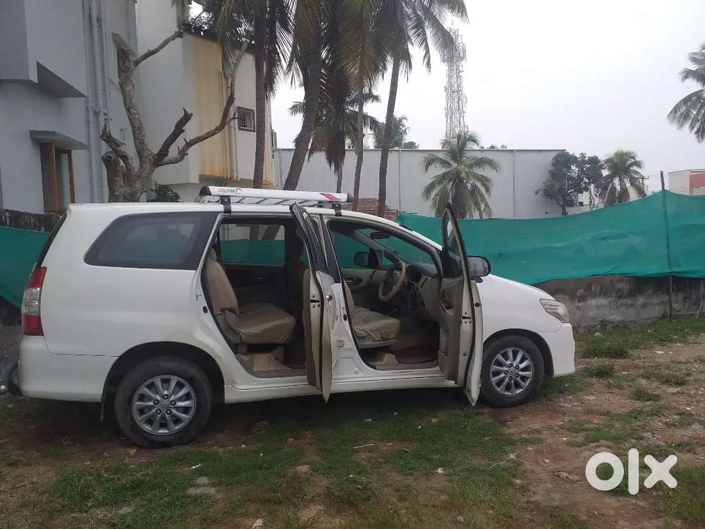 Toyoto Innova White Color