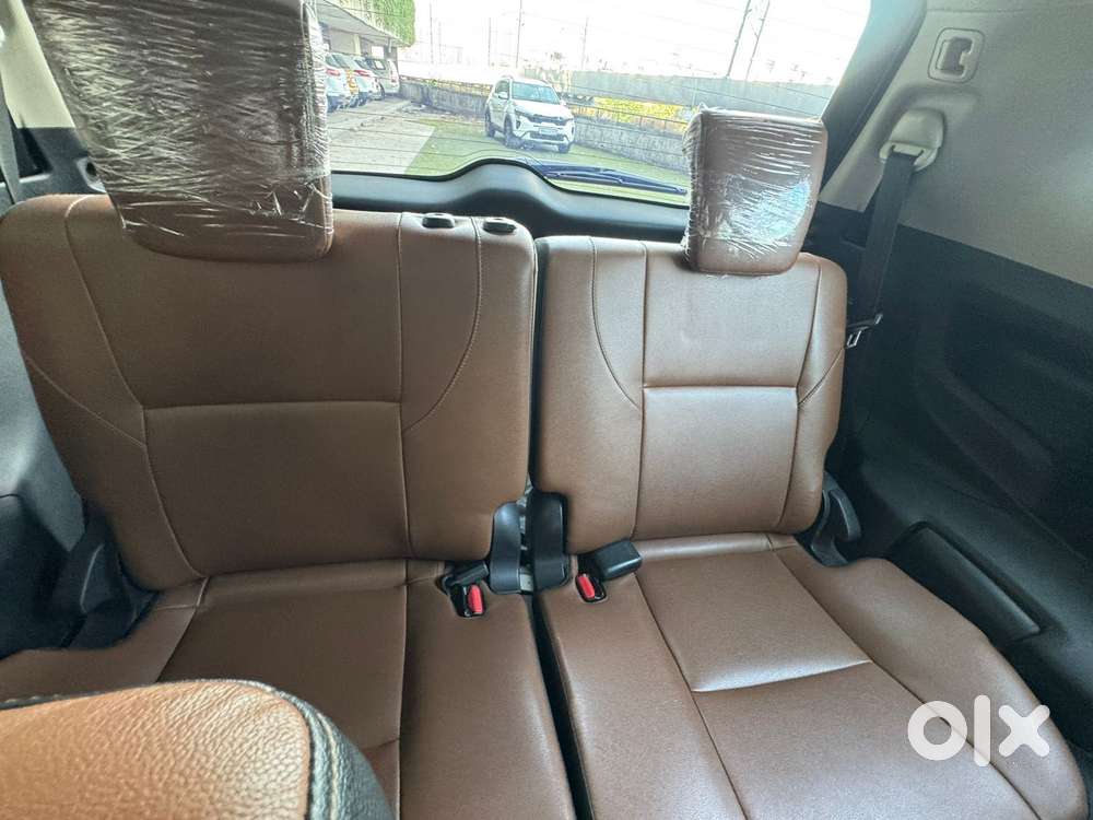 Toyota Innova Crysta 2.8 Zx At 7 Seater, 2016, Diesel