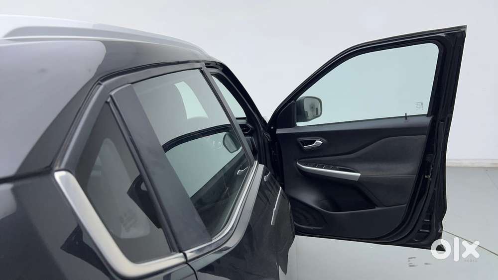 Nissan Magnite 1.0 Xv Premium, 2023, Petrol