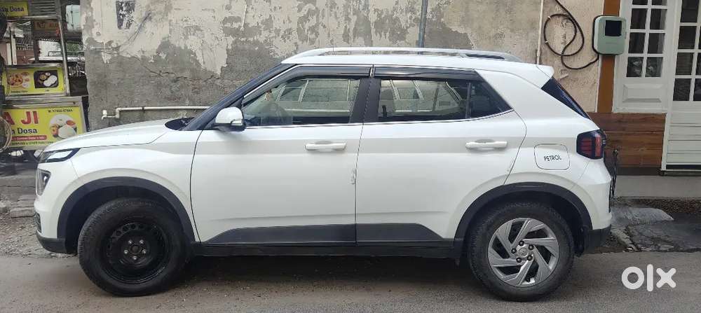 Hyundai Venue Petrol Manual 2023