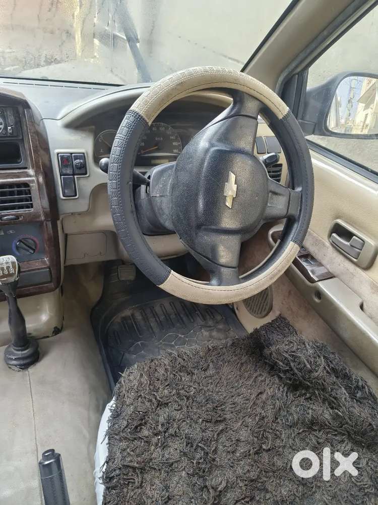 Tavera Top Model 7 Seater